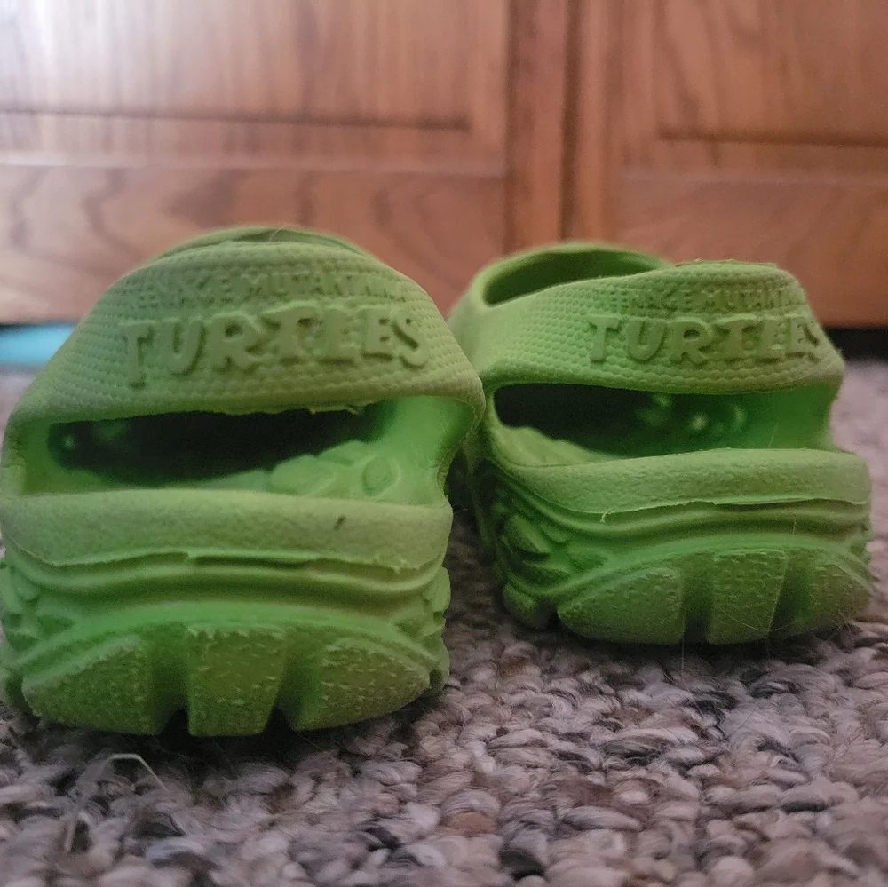 Teenage Ninja Turtles Kids Slip On Shoes Size 9/10‎